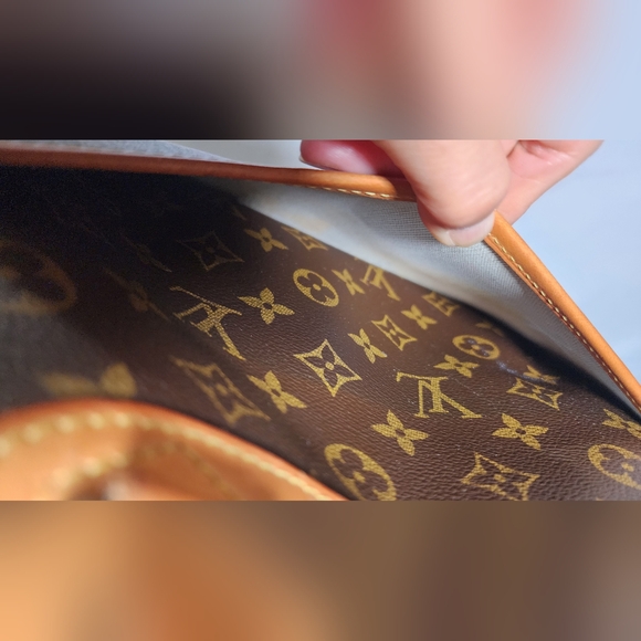 Louis Vuitton Trouville. Minor dryness on vachetta. Light signs of use handles. - Picture 14 of 14